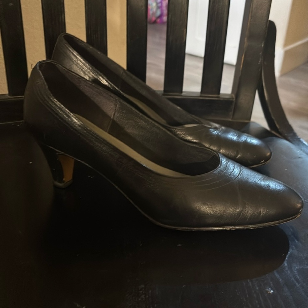 🌸Naturalizer Black Heels with Classic Pump Style and Tapered Heel